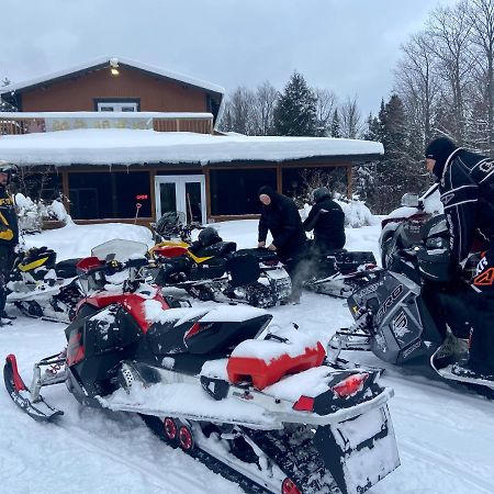 Madawaska Lodge Exterior photo
