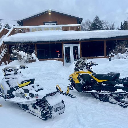 Madawaska Lodge Exterior photo
