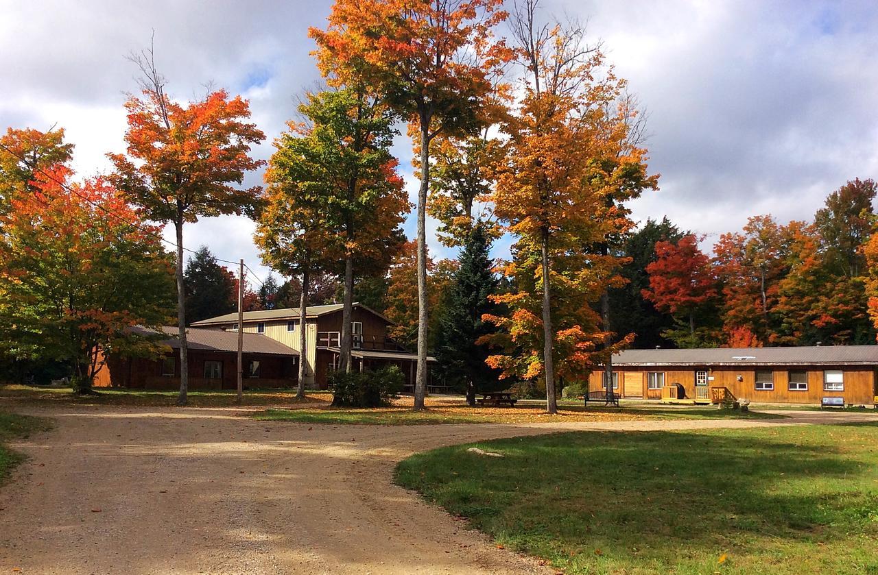 Madawaska Lodge Exterior photo