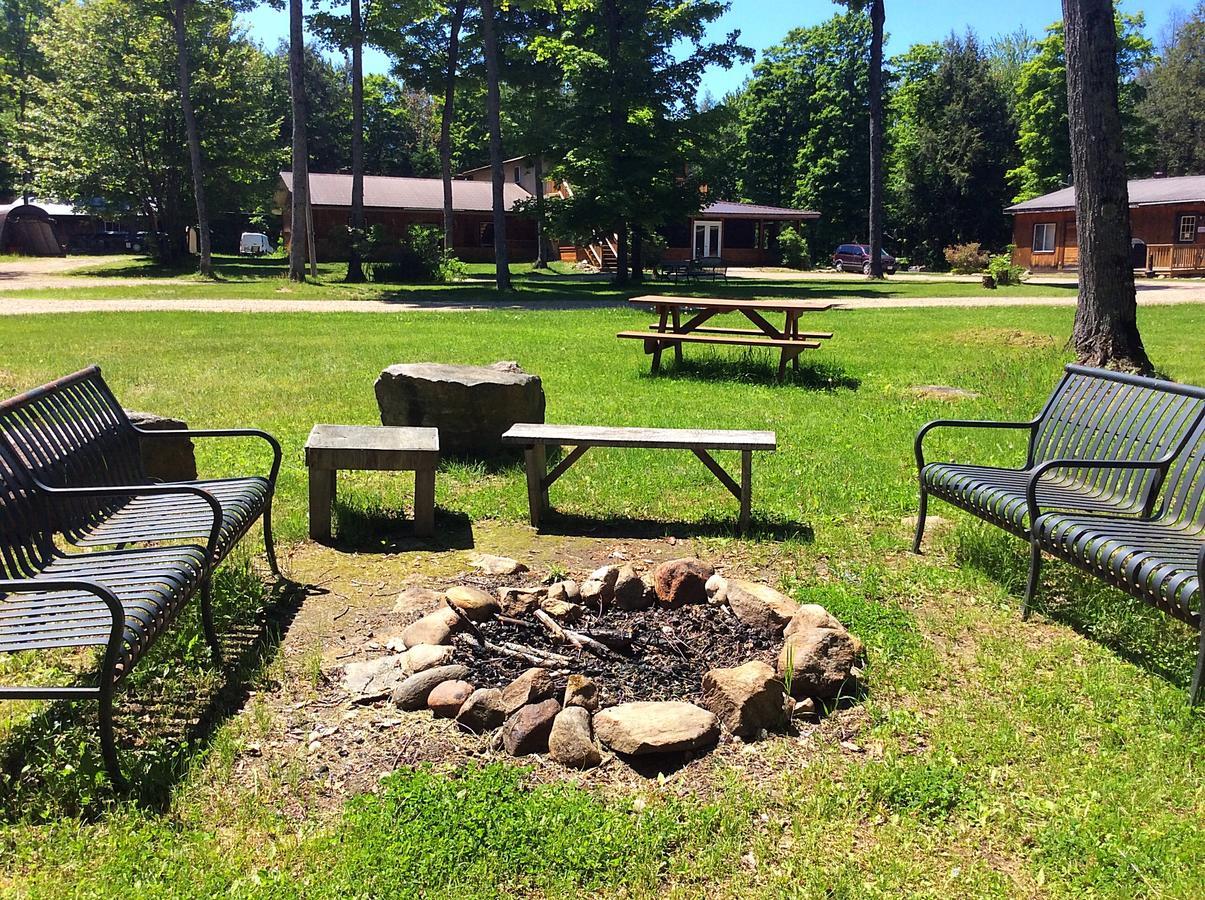 Madawaska Lodge Exterior photo
