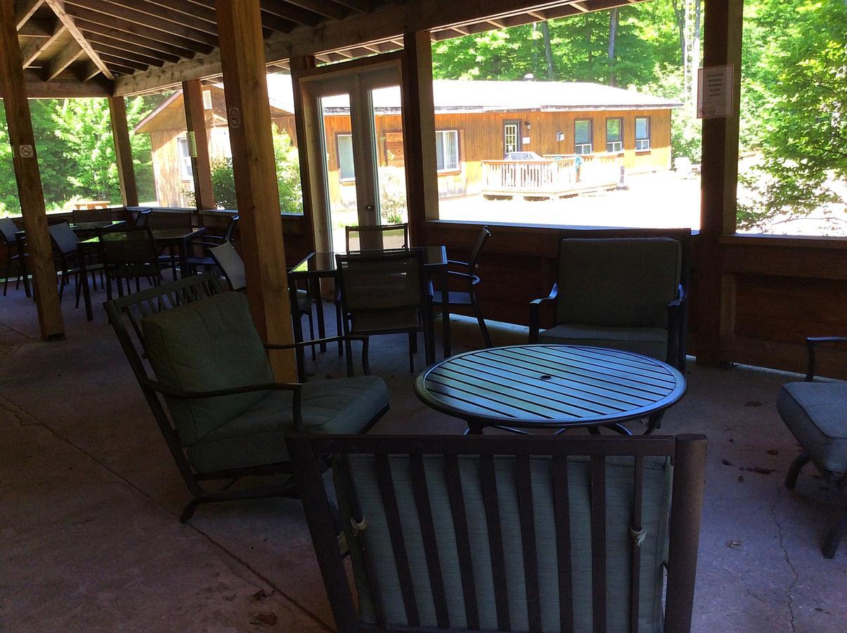 Madawaska Lodge Exterior photo