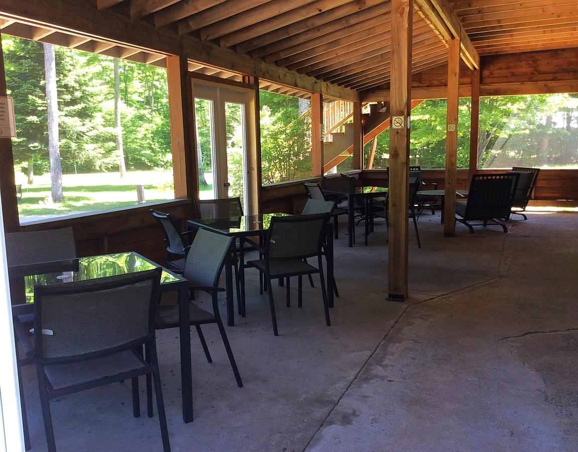 Madawaska Lodge Exterior photo